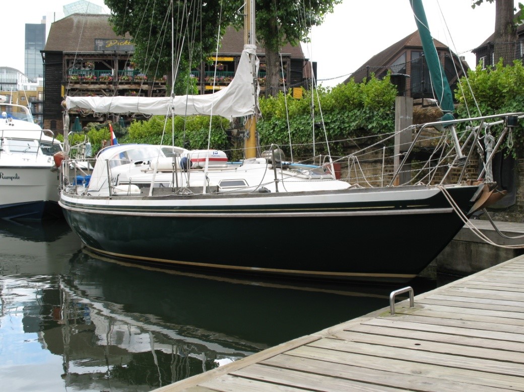 Tarka in St. Katharines dock te london